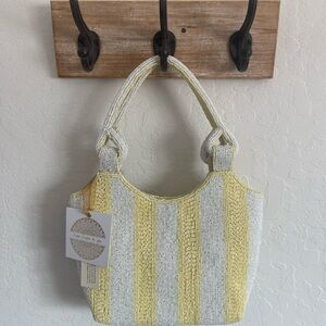 Viral beaded bag 💛🤍💛🤍💛 Yellow and White stripes!
